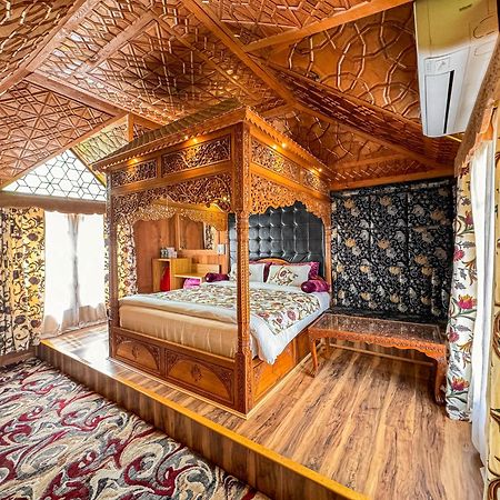 New Jacquline Heritage Houseboats Srīnagar Exteriér fotografie