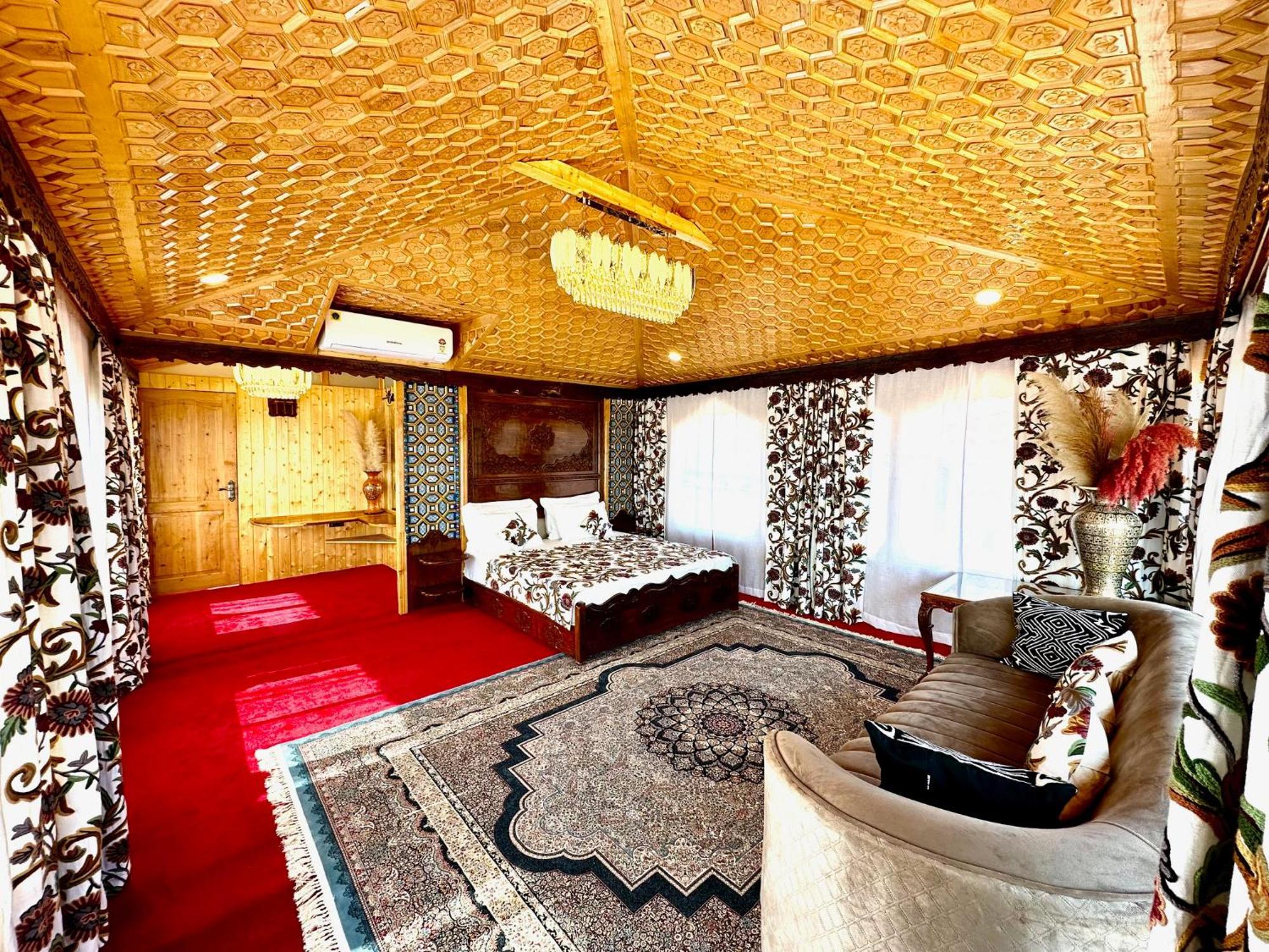 New Jacquline Heritage Houseboats Srīnagar Exteriér fotografie