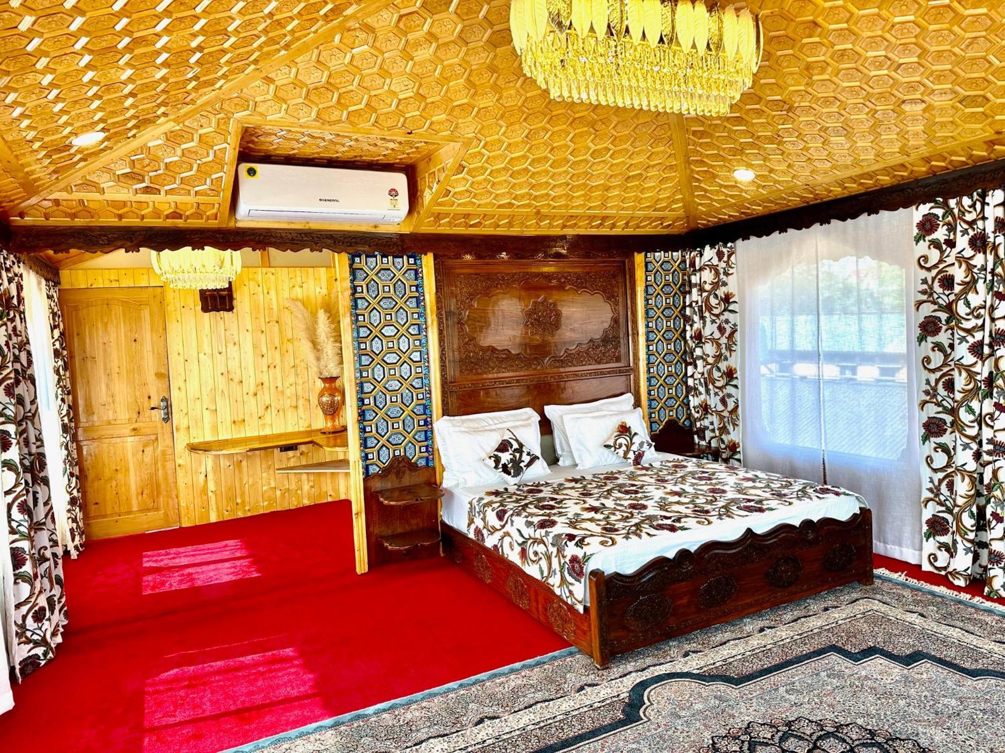 New Jacquline Heritage Houseboats Srīnagar Exteriér fotografie