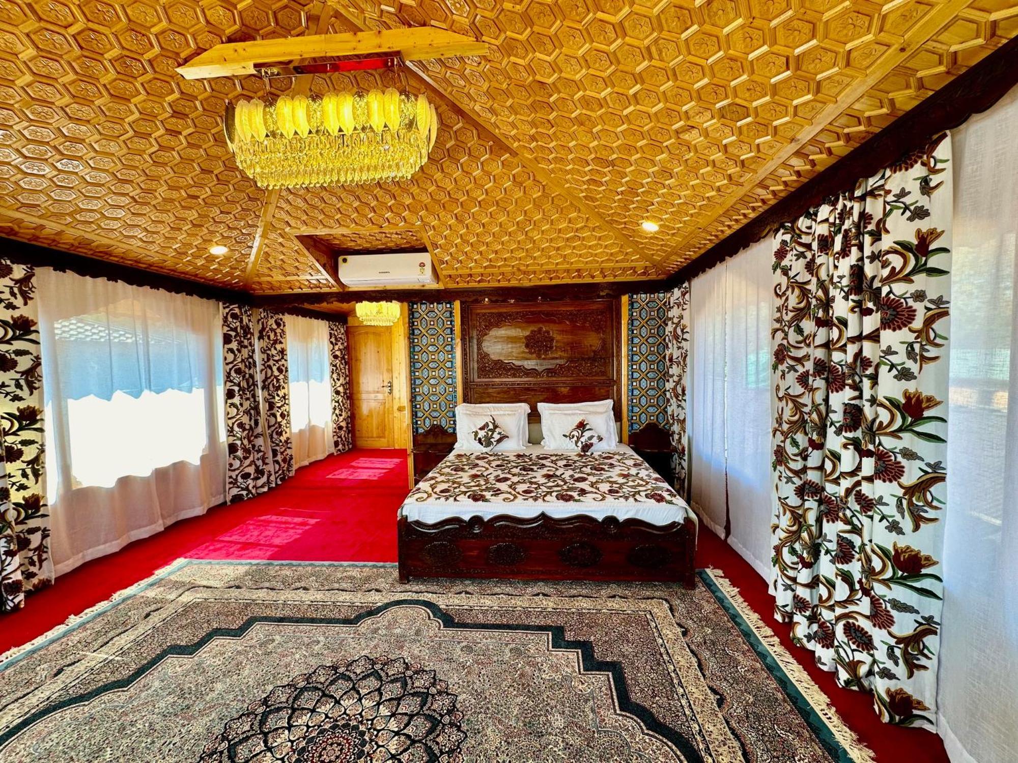 New Jacquline Heritage Houseboats Srīnagar Exteriér fotografie