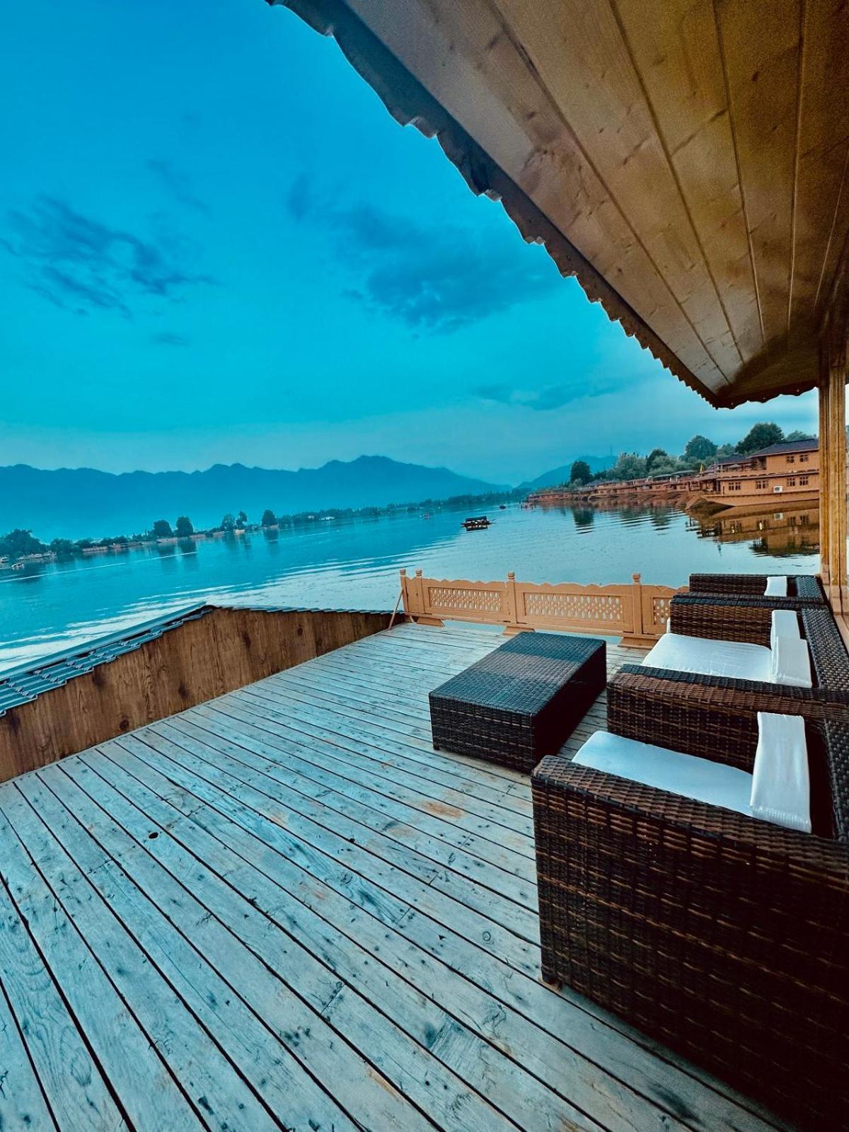 New Jacquline Heritage Houseboats Srīnagar Exteriér fotografie