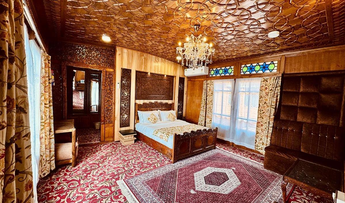 New Jacquline Heritage Houseboats Srīnagar Exteriér fotografie