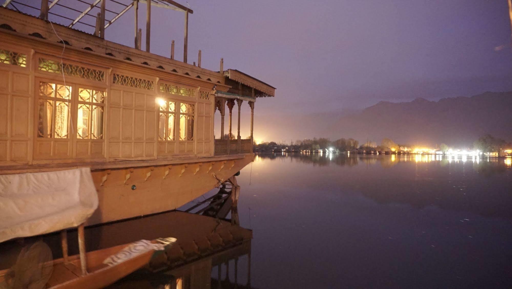 New Jacquline Heritage Houseboats Srīnagar Exteriér fotografie